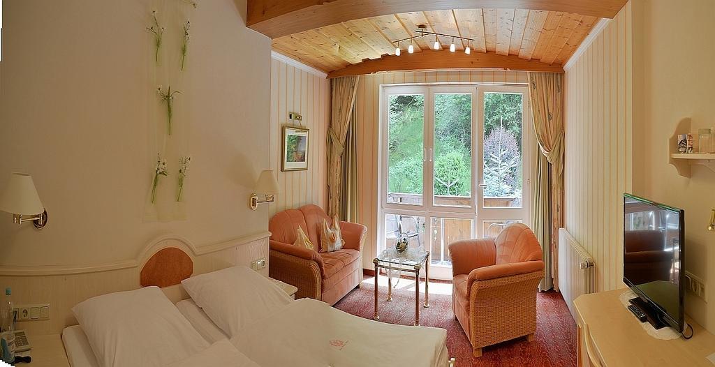 Hotel Zum Weissen Stein Kirchen  Стая снимка