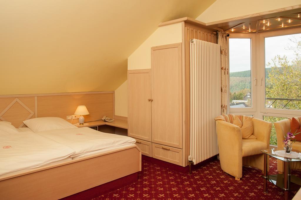 Hotel Zum Weissen Stein Kirchen  Екстериор снимка