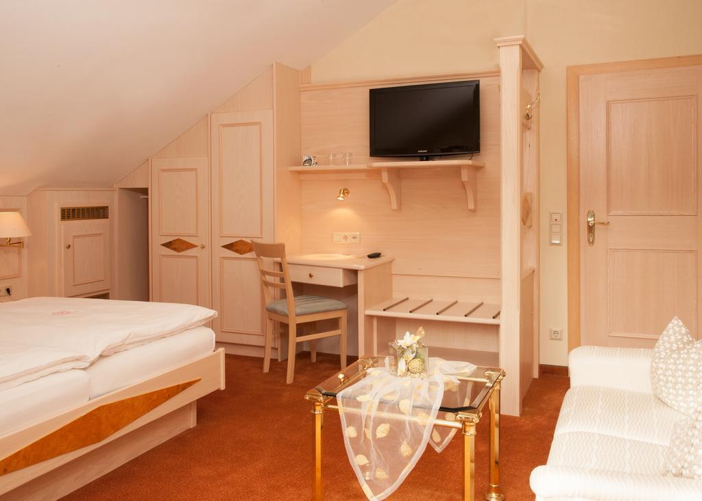 Hotel Zum Weissen Stein Kirchen  Стая снимка